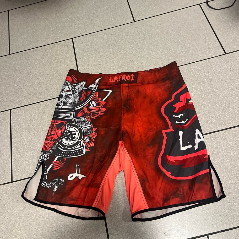 MMA streetwear graphic shorts red Large